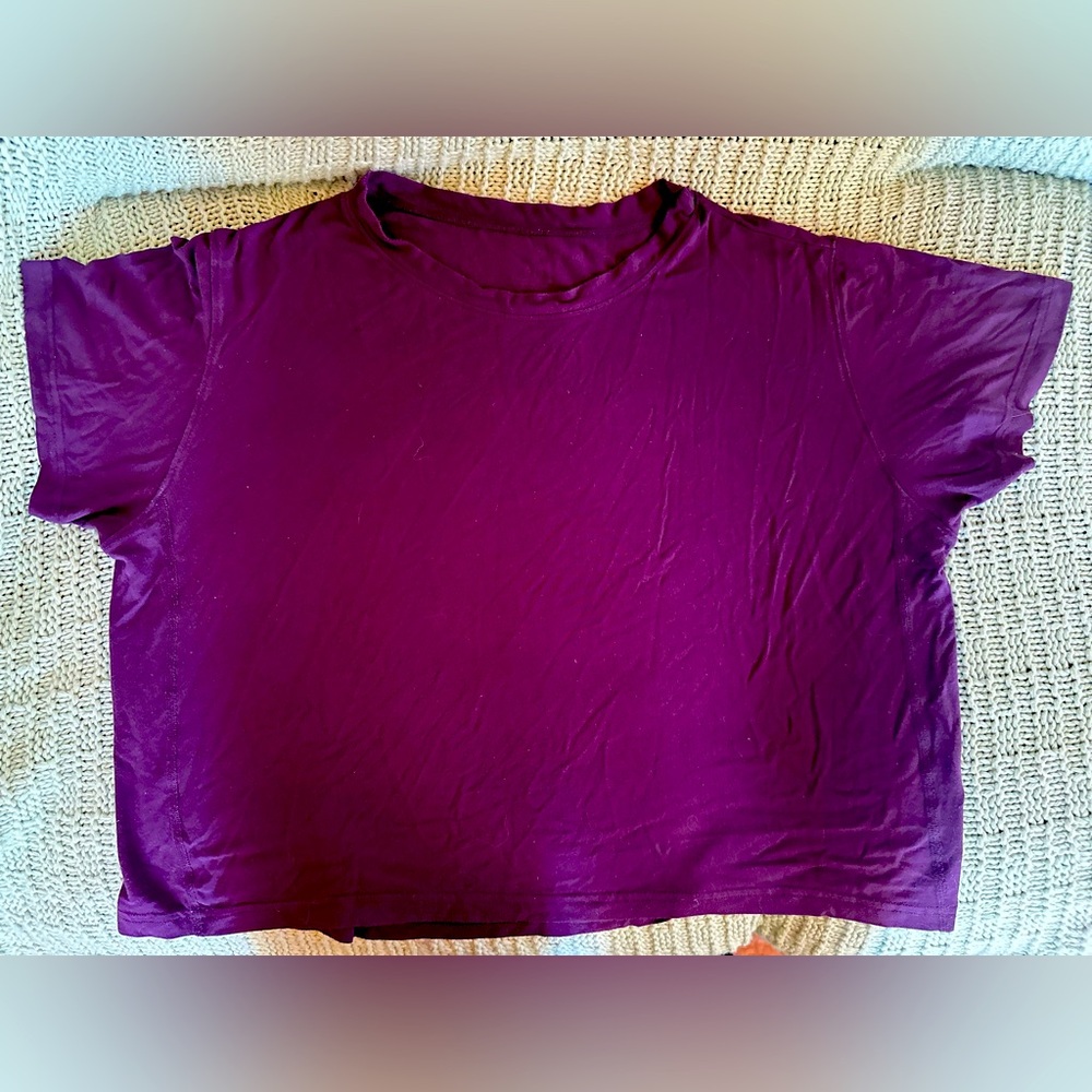 Beautiful 🤩 PLUM 💜 Workout!! Crop!! - Picture 2 of 3
